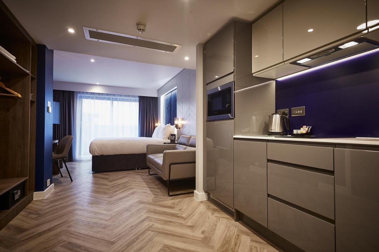 Roomzzz Aparthotel