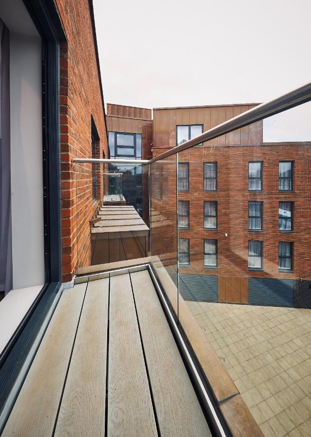 Roomzzz 4* York